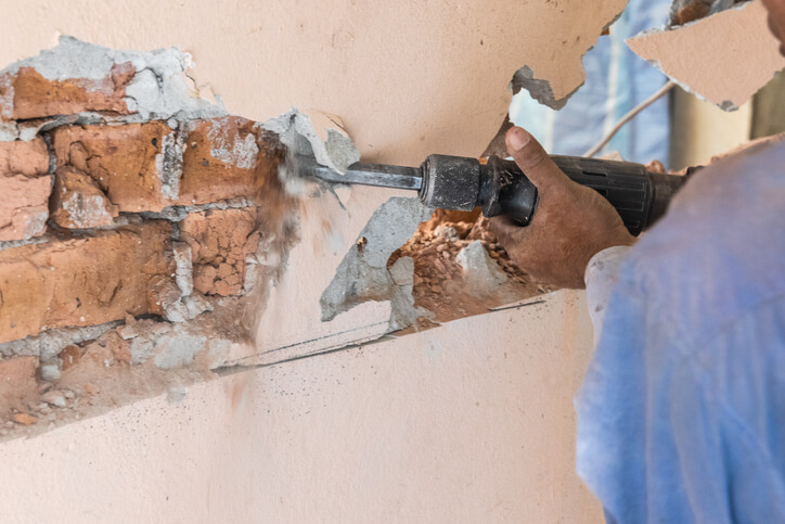 In caso di abusi edilizi, l’epoca di costruzione deve essere provata dal proprietario