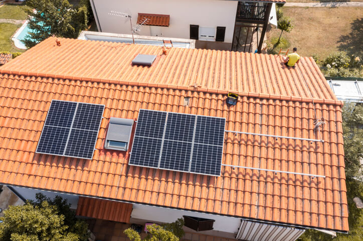 Pannelli solari in aree vincolate: quando è consentito