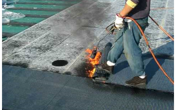 sicurezza antincendio in cantiere posa guaina tetto