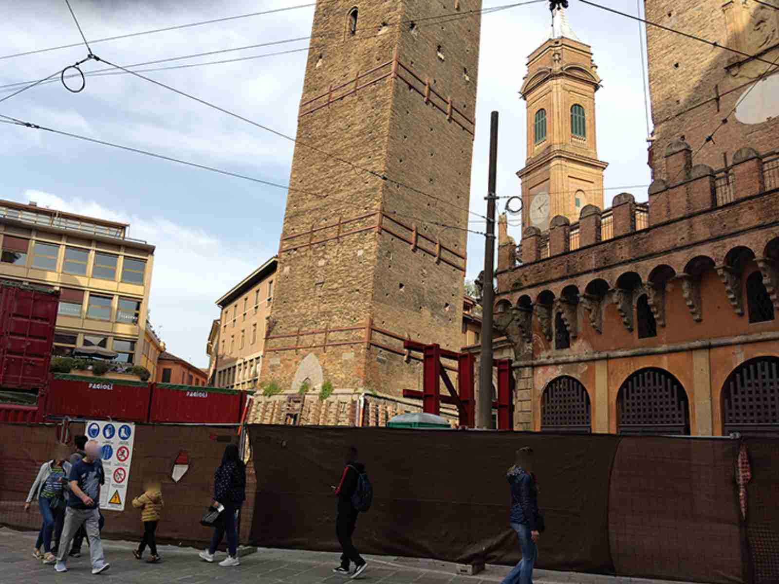 La Torre Garisenda a Bologna: problemi di conservazione e soluzioni previste