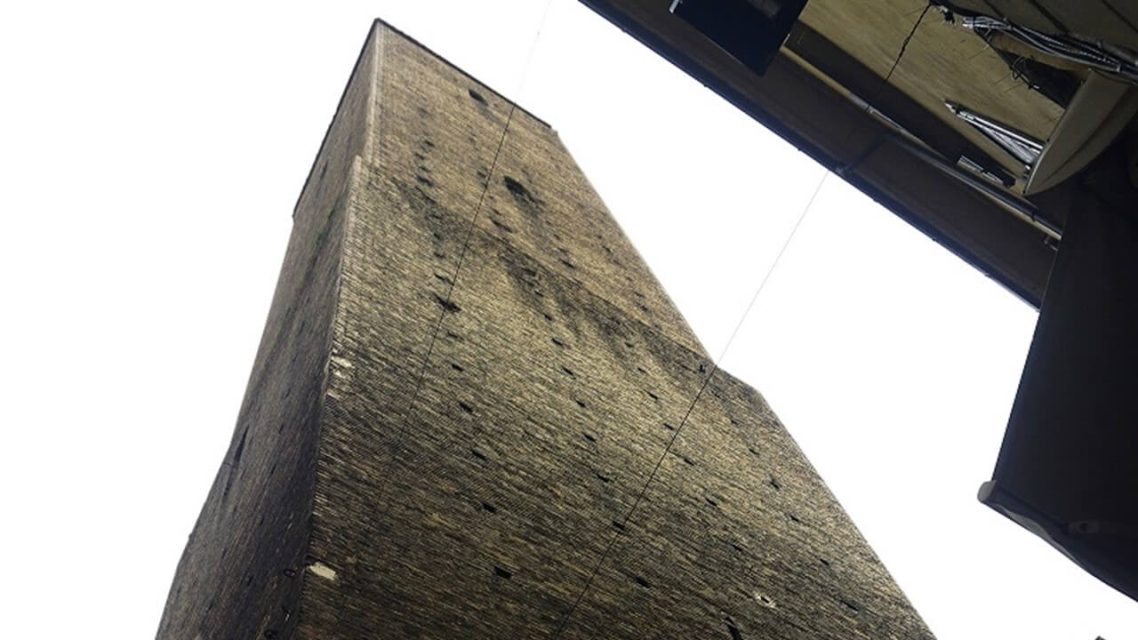 garisenda torre azzoguidi bolognavista dal basso