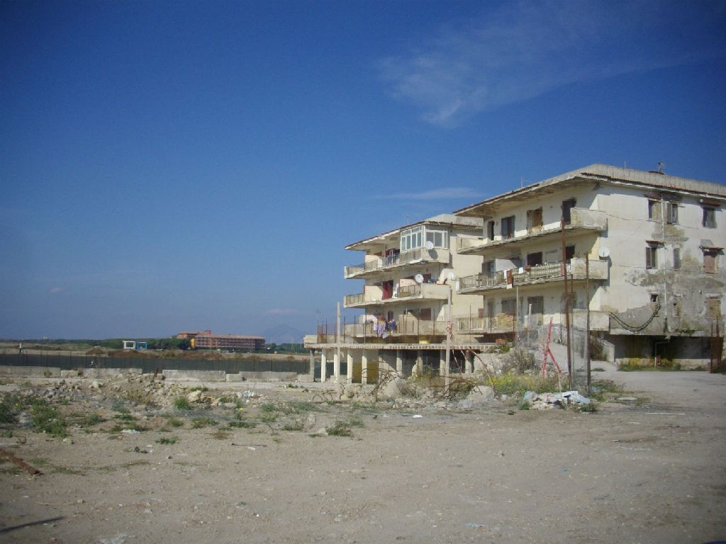 Condono edilizio ed edifici sulle coste: la parola alla Corte Costituzionale Condono edilizio ed edifici sulle coste: la parola alla Corte Costituzionale