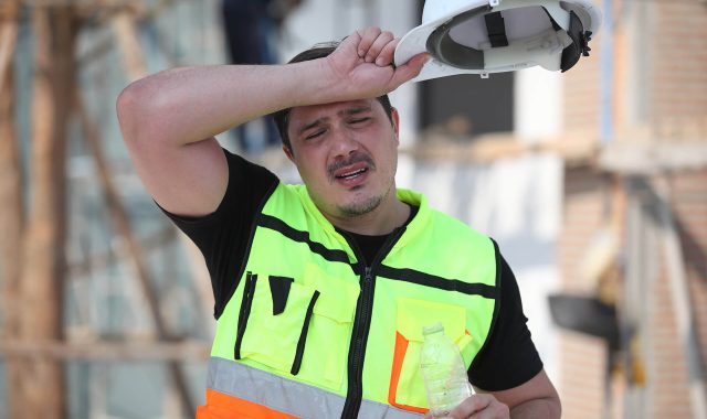 lavoratore cantiere rischio elevate temperatiure