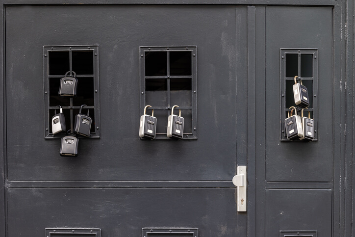 Per gli affitti brevi ora sono vietati le key box e il self check in